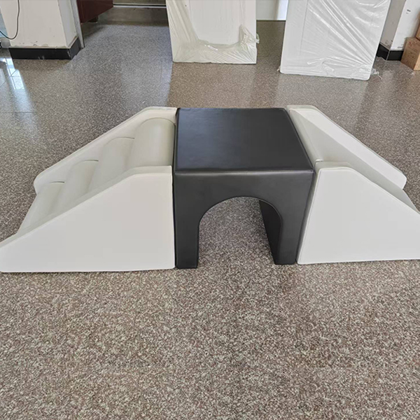 Custom foam blocks for kids soft play area with multiple colors