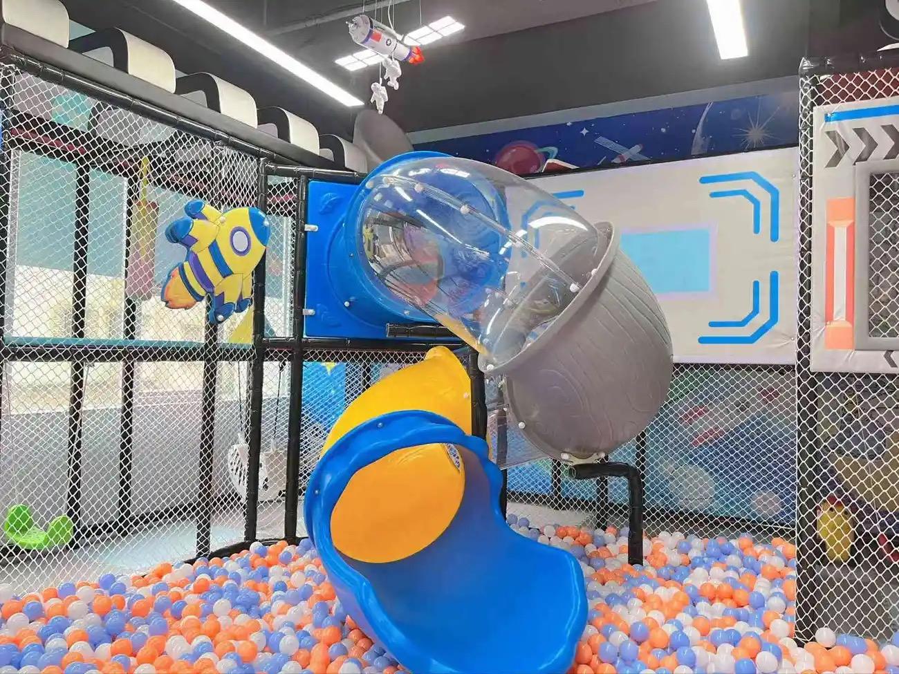 Space-bertema-indoor-playground-Slide-Malaysia-Globalltoy
