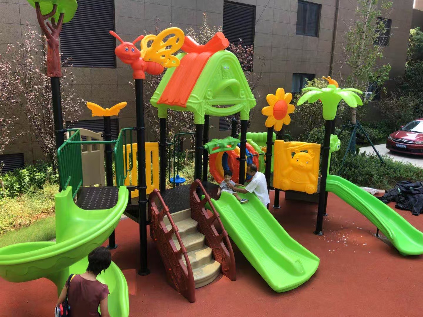 Outdoor plastic slide playset for apartment communities