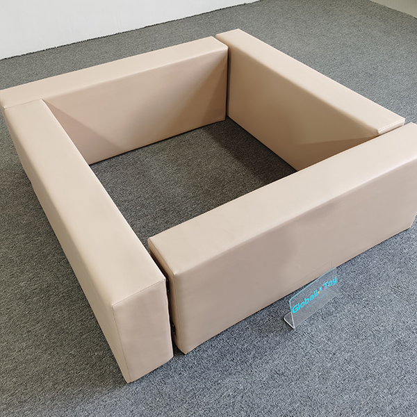 pengaturan-pagar-persegi-krem-lembut-bermain