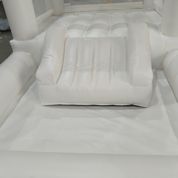 White-stuiter-castle-with-slide-for-playground-hentalen