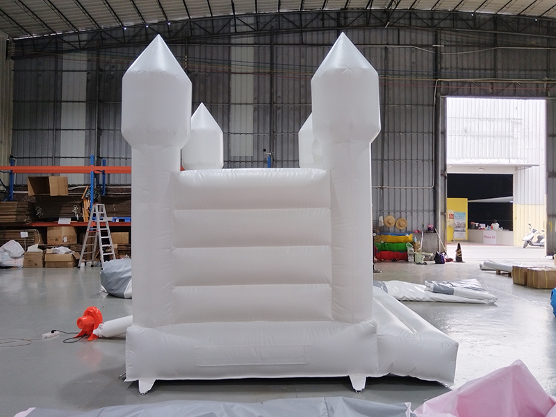 commercieel-wit-bounce-huis-front-view