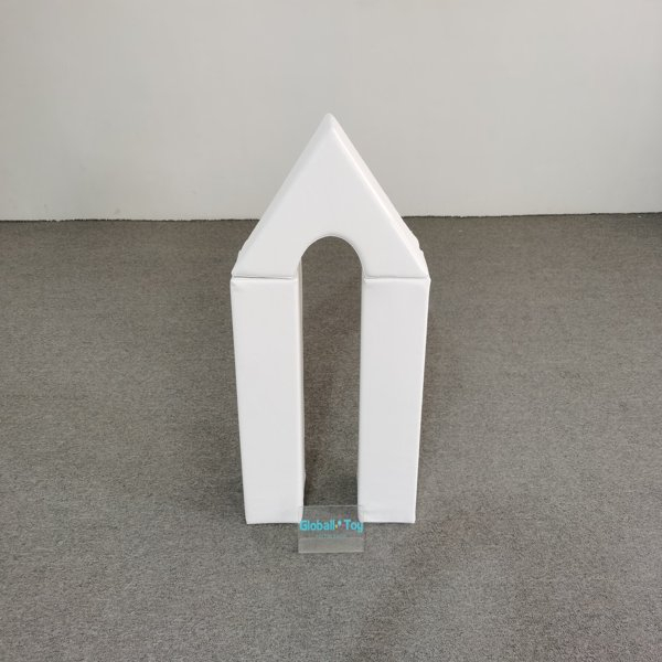 soft-play-climbing-ramp-putih-warna-warni-memegang-balita