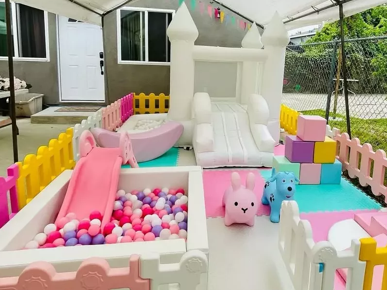 Aire de jeux souple intérieure confortable de haute qualité avec jouets de jeu doux coloré