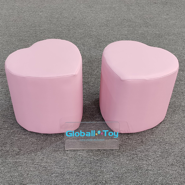 Bancos de jogo suave em forma de coração rosa para crianças pequenas 