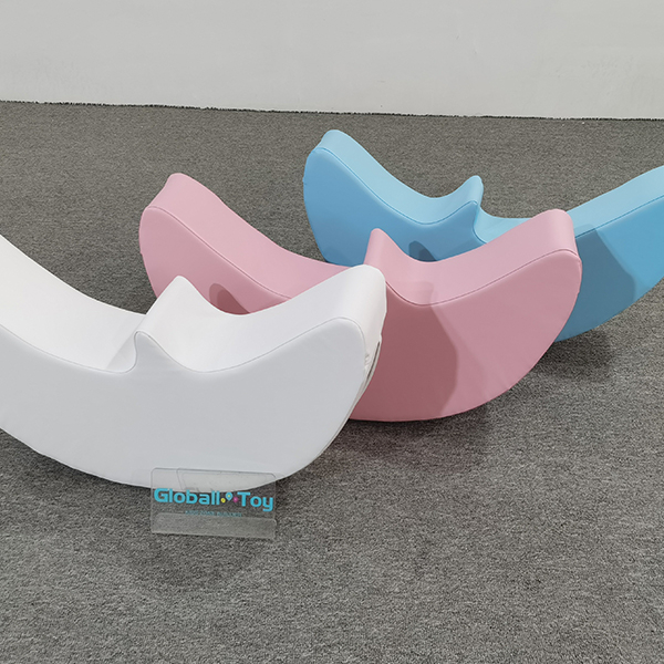 Cadeira de balanço de brincadeira branca e suave para playground interno 