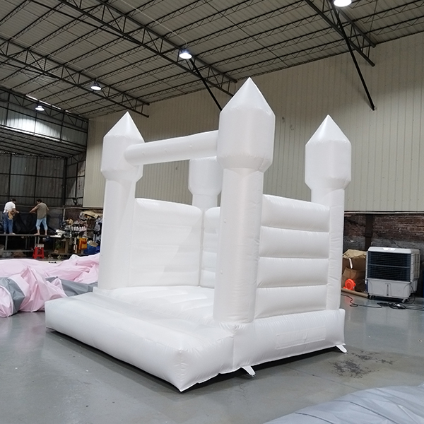 elegant-inflatable-castle-for-kids-party-suppliers