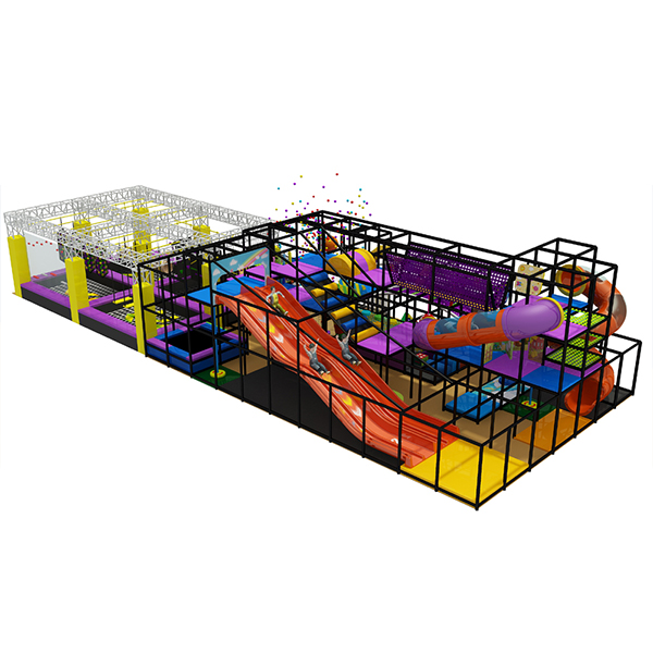Estructura de juego interior comercial con tobogán en espiral y zonas de obstáculos para niños.