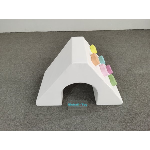 muitas vezes-brincar-escalar-parede-branco-colorido-sala de jogos para crian&ccedil;as