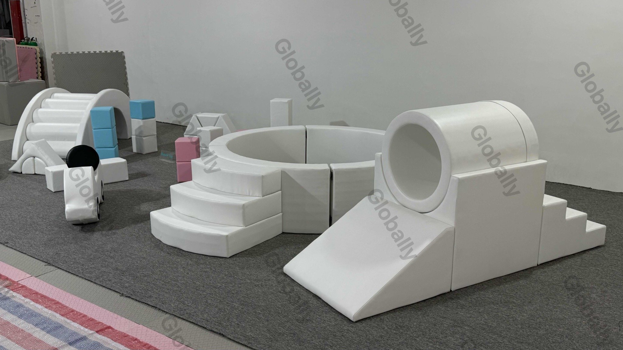 All White Soft Play Equipment with Tunnel and Ball Pool
