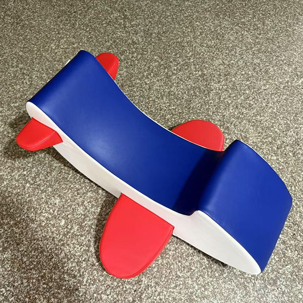 Siège en mousse cerise mignon pour zones d'activité préscolaire