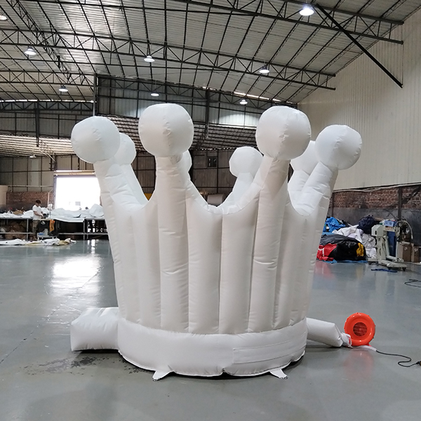 Luxo Crown Branco Inflável Castelo de Homemente