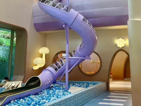 sous-marin intérieur Spiral Slide Ball Pit_864_648.jpg