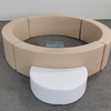 Clôture de jeu doux rond beige avec un accès à pas