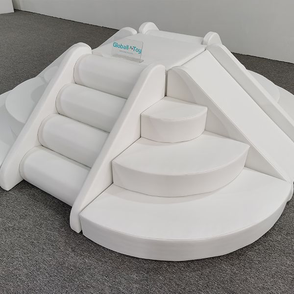 bianco-soft-play-piramide-salire-scale