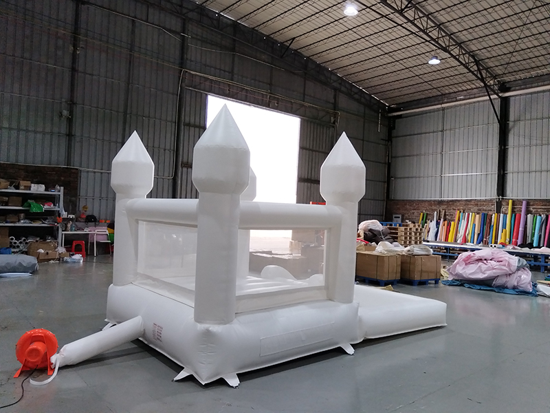 wedding-inflatable-white-castle-with-slide