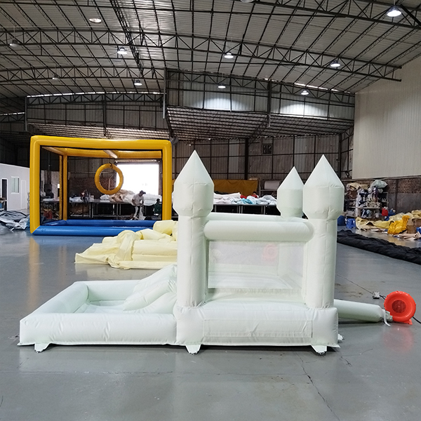 mini-white-inflatiable-rebond-castle-for-daycare-centr
