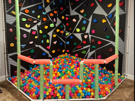Parede de escalada de garotas internas com equipamentos de playground de bola para crianças e crianças_1197_898.jpg
