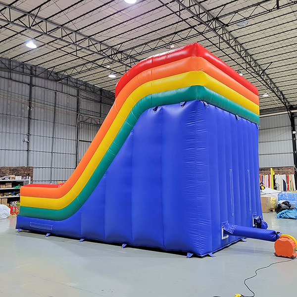attrezzature-per-giochi-gonfiabili-struttura-a-doppio-scivolo