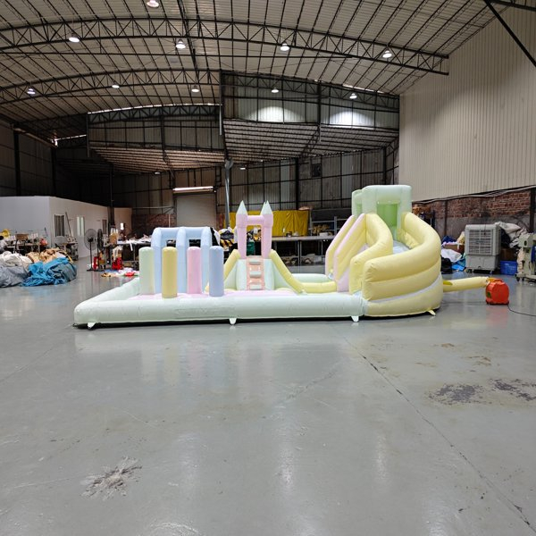 opblaasbare-soft-play-speeltuin-pastel-thema-indoor-commerci&euml;le-speeltuin-leverancier