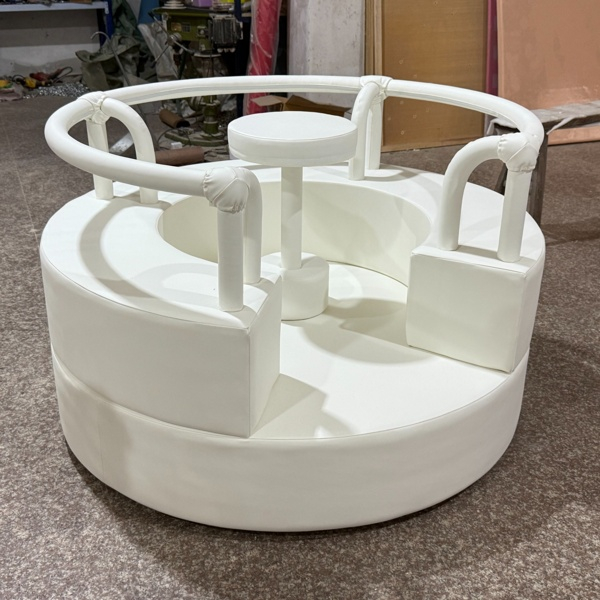 Toddler safe spinning merry go round soft play equipment