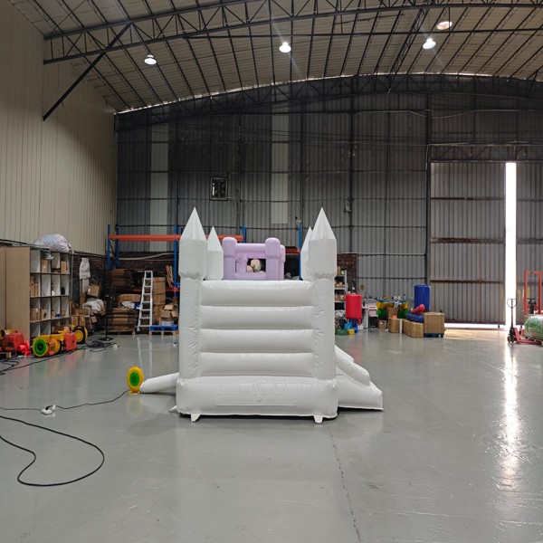 Kids-White-H&uuml;pfburg-mit-Rutsche-Durable-Event-Vermietung