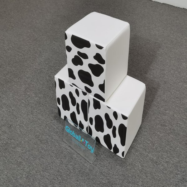 yumuşak oyun-inek-desen-k&uuml;p-y&uuml;r&uuml;meye başlayan &ccedil;ocuk-g&uuml;venli-oyun odası-tedarik&ccedil;isi