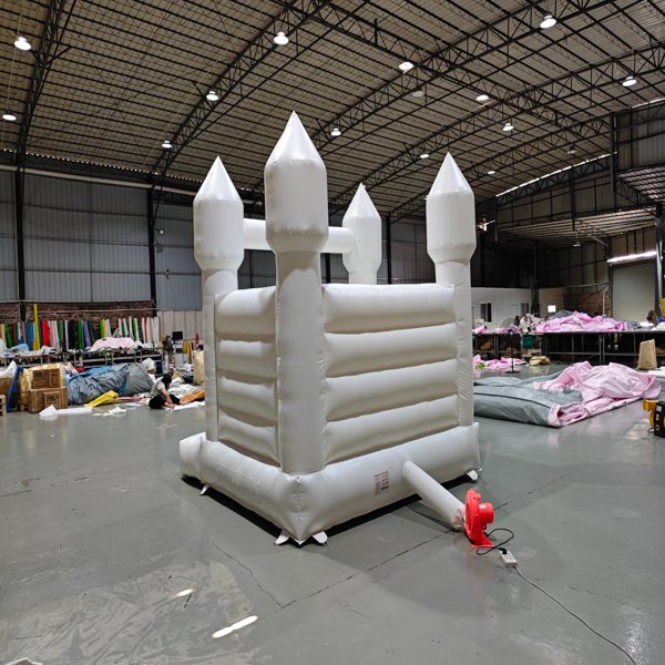 fornitore-di-eventi-per-interni-bianco-soft-play-gonfiabile-casa-rimbalzante