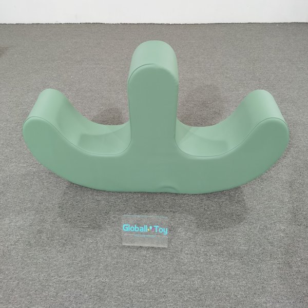 soft-play-rocker-beige-zachte-klim-babyspeelkameruitrusting