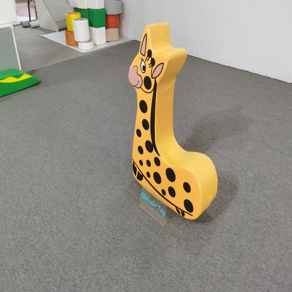 si&egrave;ge-girafe-soft-play-jaune-dessin-anim&eacute;-aire-de-jeux-pour-tout-petits-usine