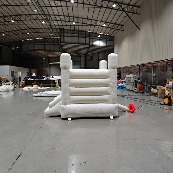 شريحة القلعة البيضاء النطاطة مقابل مركز اللعب الناعم بالجملة