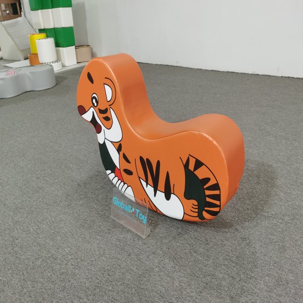 soft-play-lion-seat-beige-cartoon-style-int&eacute;rieur-aire de jeux-usine