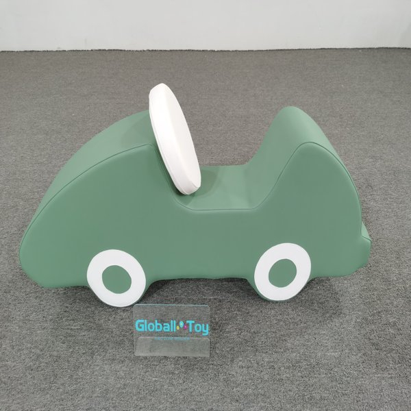 perlengkapan-peralatan bermain-mobil-krem-balita-pendaki-dalam-ruangan