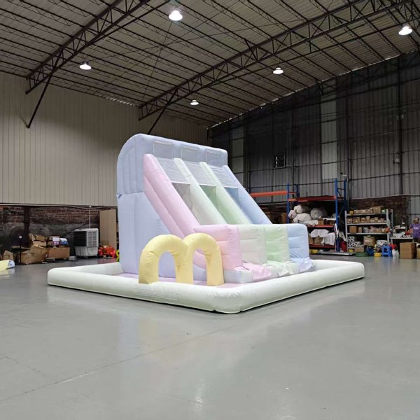 Vertriebspartner f&uuml;r aufblasbare Rutschengebl&auml;se mit Blick auf schwere kommerzielle Outdoor-Veranstaltungsausr&uuml;stung