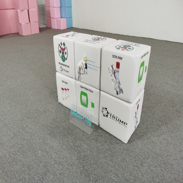 centro-de-juegos-interior-de-exhibici&oacute;n-tem&aacute;tica-m&eacute;dica-cubo-de-juego-suave