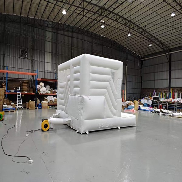 comercial-branco-infl&aacute;vel-jump-house-slide-evento-aluguel-neg&oacute;cio